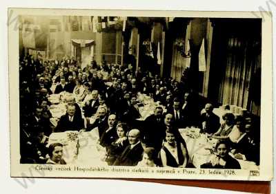  - Členský večírek Hospodářského družstva statkářů a nájemců v Praze, 23. ledna 1928, real foto, skupinový portrét